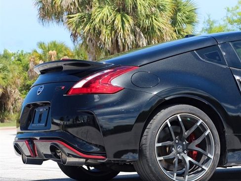 Used 2020 Nissan 370Z NISMO RWD image 7