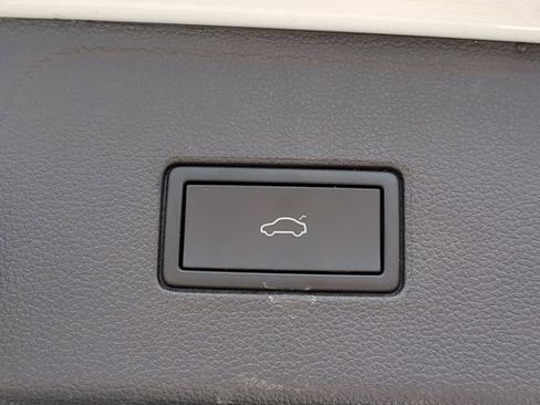 Certified 2023 Volkswagen Atlas SE w/ Panoramic Sunroof Package FWD image 10