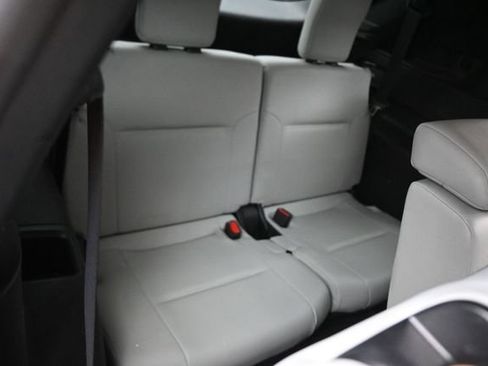 Used 2025 Mitsubishi Outlander SE FWD image 18