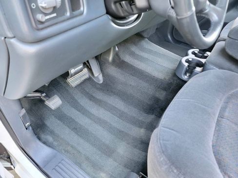 Used 2001 Chevrolet Silverado 1500 LS RWD image 8