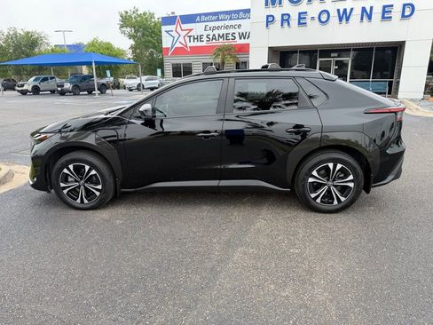 Used 2024 Toyota bZ4X XLE w/ Weather Package FWD image 3