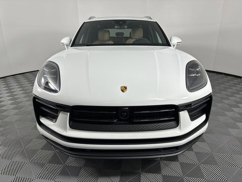 Certified 2025 Porsche Macan image 10