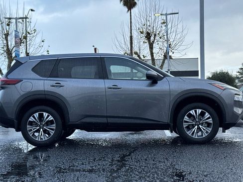 Used 2023 Nissan Rogue SV image 7