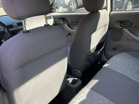 Used 2005 Ford Focus SE FWD image 7