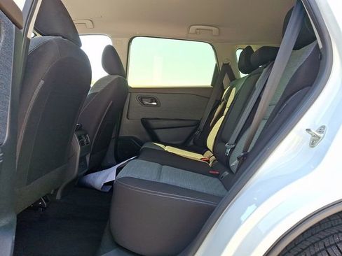 Used 2023 Nissan Rogue SV AWD/4WD image 13