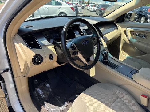 Used 2017 Ford Taurus SEL image 9