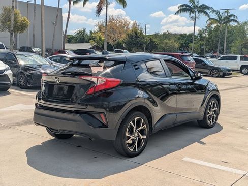 Used 2021 Toyota C-HR XLE image 5