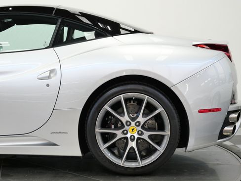 Used 2011 Ferrari California RWD image 53