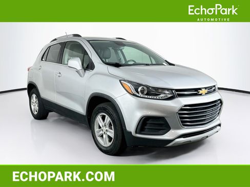 Used 2019 Chevrolet Trax LT w/ LT Convenience Package AWD/4WD image 1