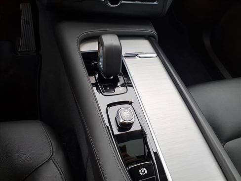 Used 2024 Volvo XC90 B5 Core w/ Protection Package Premier image 18