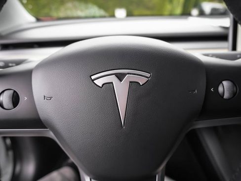 Used 2022 Tesla Model 3 image 13