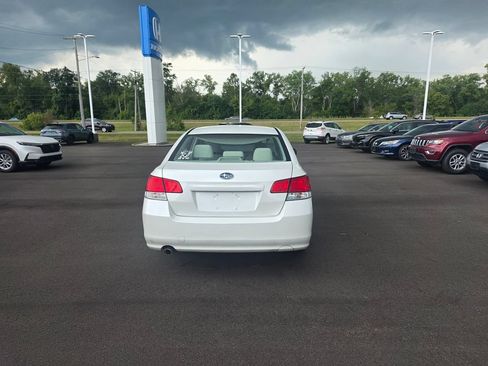 Used 2011 Subaru Legacy 2.5i Premium AWD/4WD image 4
