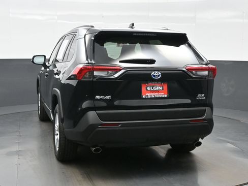 Used 2021 Toyota RAV4 XLE AWD/4WD image 7