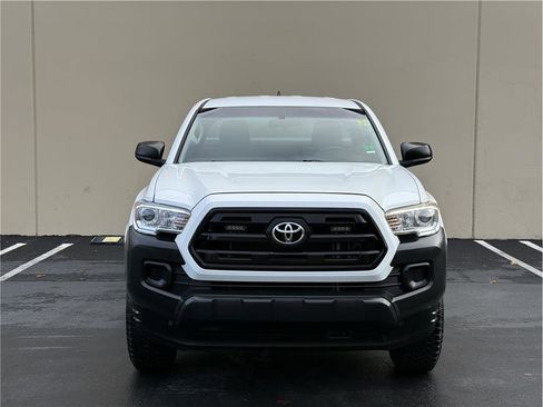 Used 2017 Toyota Tacoma 2WD Access Cab image 2