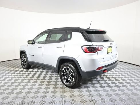 Used 2024 Jeep Compass Trailhawk AWD/4WD image 4