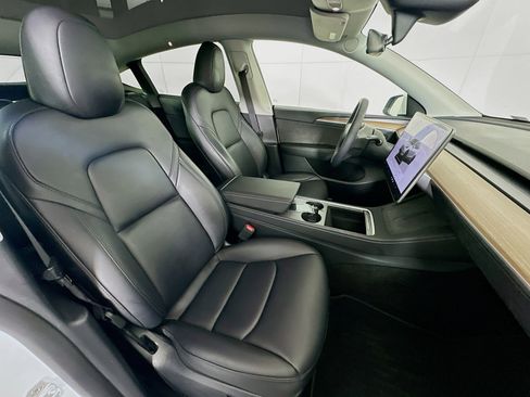 Used 2024 Tesla Model Y Long Range image 29