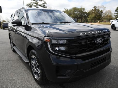 Used 2025 Ford Expedition Active image 7