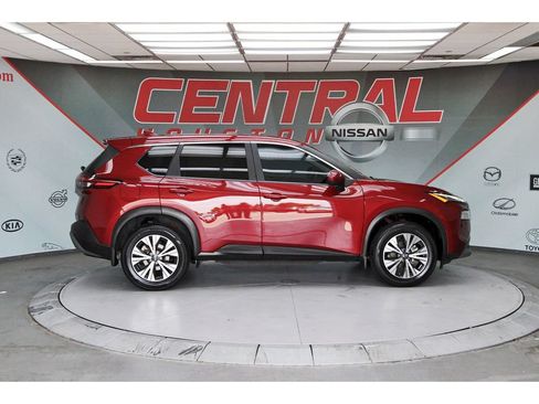 Used 2023 Nissan Rogue SV FWD image 5