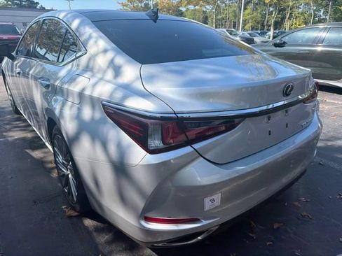 Used 2019 Lexus ES 350 Ultra Luxury w/ Accessory Package 2 FWD image 7