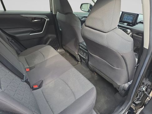 Used 2020 Toyota RAV4 XLE FWD image 32