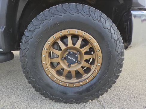 Used 2018 Toyota Tundra SR5 w/ TRD Off Road Package AWD/4WD image 19