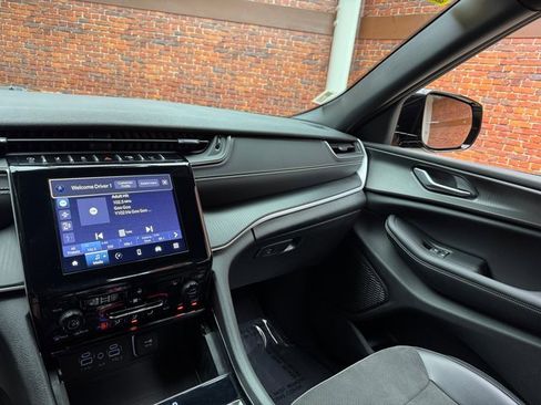 Used 2023 Jeep Grand Cherokee Altitude image 17