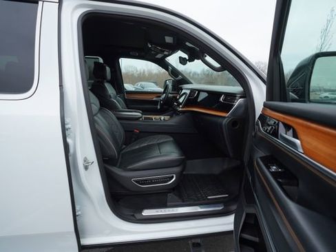 Used 2024 Jeep Grand Wagoneer L Series III image 20