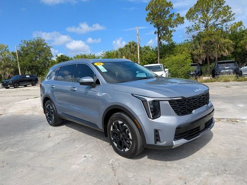 Certified 2025 Kia Sorento S FWD image 2