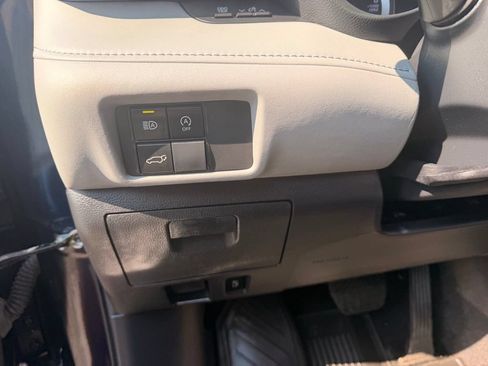 Used 2023 Toyota Highlander LE FWD image 18