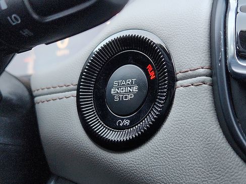 Used 2024 Jeep Compass Limited image 10