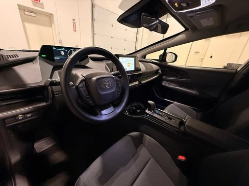 Used 2025 Toyota Prius LE FWD image 16