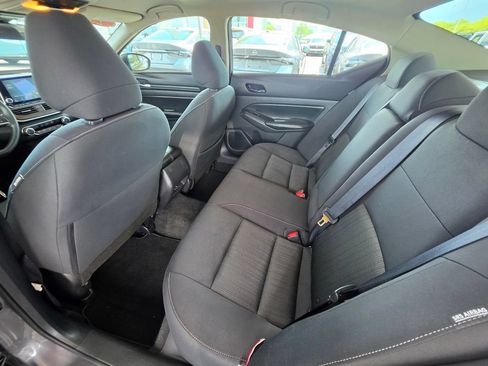 Used 2025 Nissan Altima 2.5 SV FWD image 10