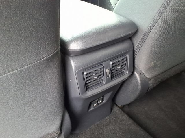 Used 2025 Toyota RAV4 XLE AWD/4WD image 19
