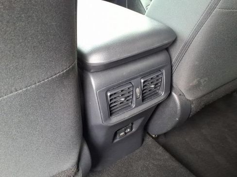 Used 2025 Toyota RAV4 XLE AWD/4WD image 19