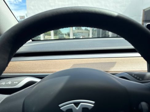 Used 2024 Tesla Model Y Long Range AWD/4WD image 15