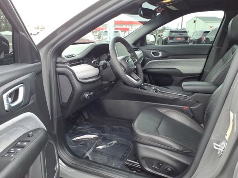 Used 2023 Jeep Compass Latitude w/ Sun and Sound Group image 10