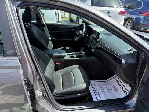 Used 2025 Nissan Altima 2.5 SV FWD image 34