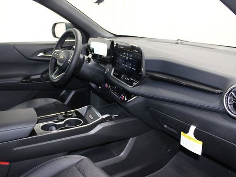 New 2026 Chevrolet Equinox LT w/ Convenience Package II AWD/4WD image 24