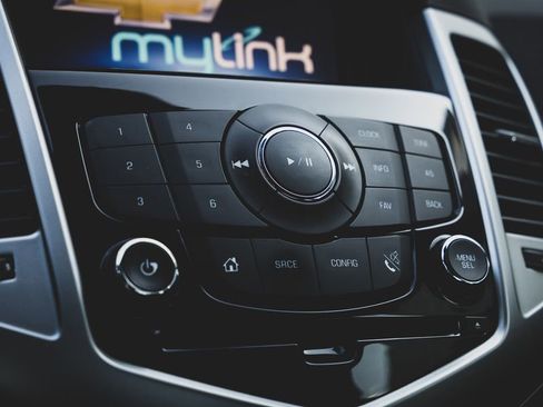 Used 2014 Chevrolet Cruze LT w/ Technology Package image 13