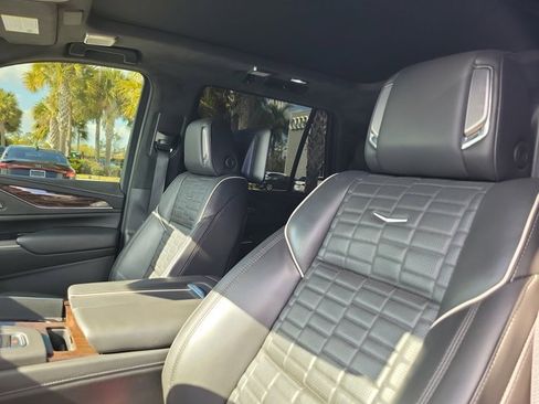 Used 2022 Cadillac Escalade Sport Platinum image 18