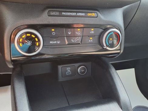 Used 2021 Ford Escape SE image 18