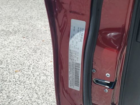 Used 2019 Jeep Cherokee Latitude Plus w/ Comfort/Convenience Group image 18