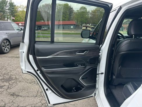 Used 2023 Jeep Grand Cherokee Overland image 17