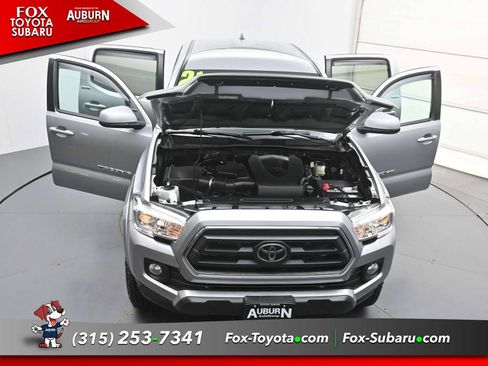 Used 2021 Toyota Tacoma SR5 AWD/4WD image 39