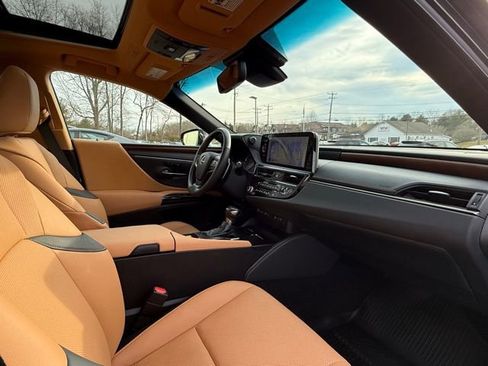 Used 2024 Lexus ES 350 w/ Premium Package image 18