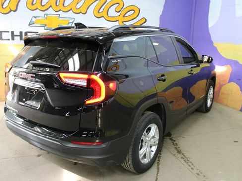 Used 2023 GMC Terrain SLE w/ Driver Convenience Package FWD image 4