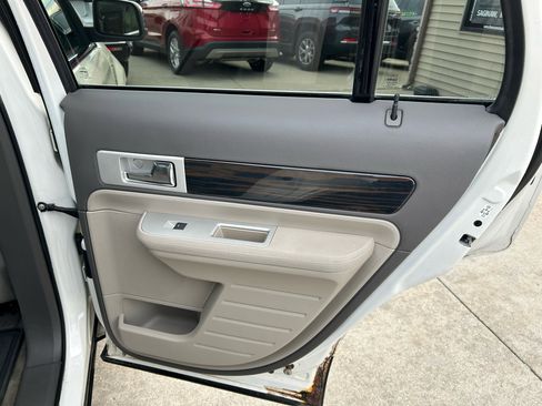 Used 2008 Lincoln MKX FWD image 16