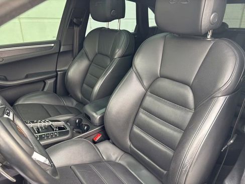 Used 2021 Porsche Macan GTS AWD/4WD image 29