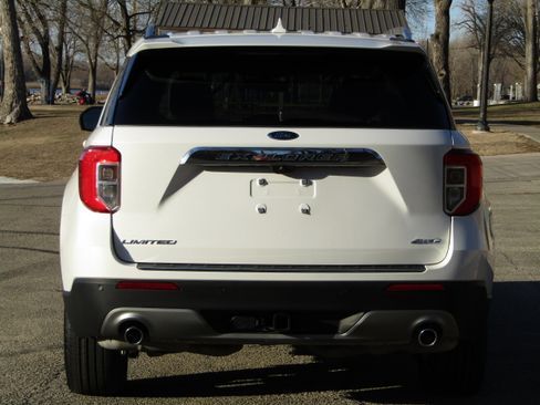 Used 2024 Ford Explorer Limited w/ Limited Technology Package image 3