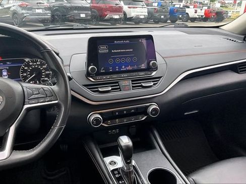 Used 2022 Nissan Altima 2.5 SR FWD image 9